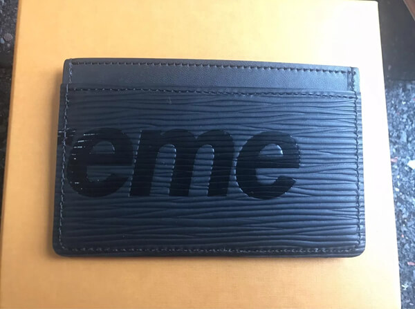 ルイヴィトン 財布 エピ×シュプリームコピー M67753 ポルト カルト・サーンプル シュプリームコラボカードケース ブラック
